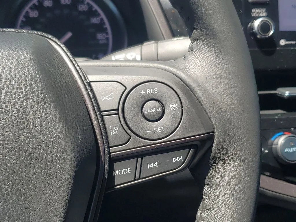 2024 Toyota Camry Hybrid SE photo 24