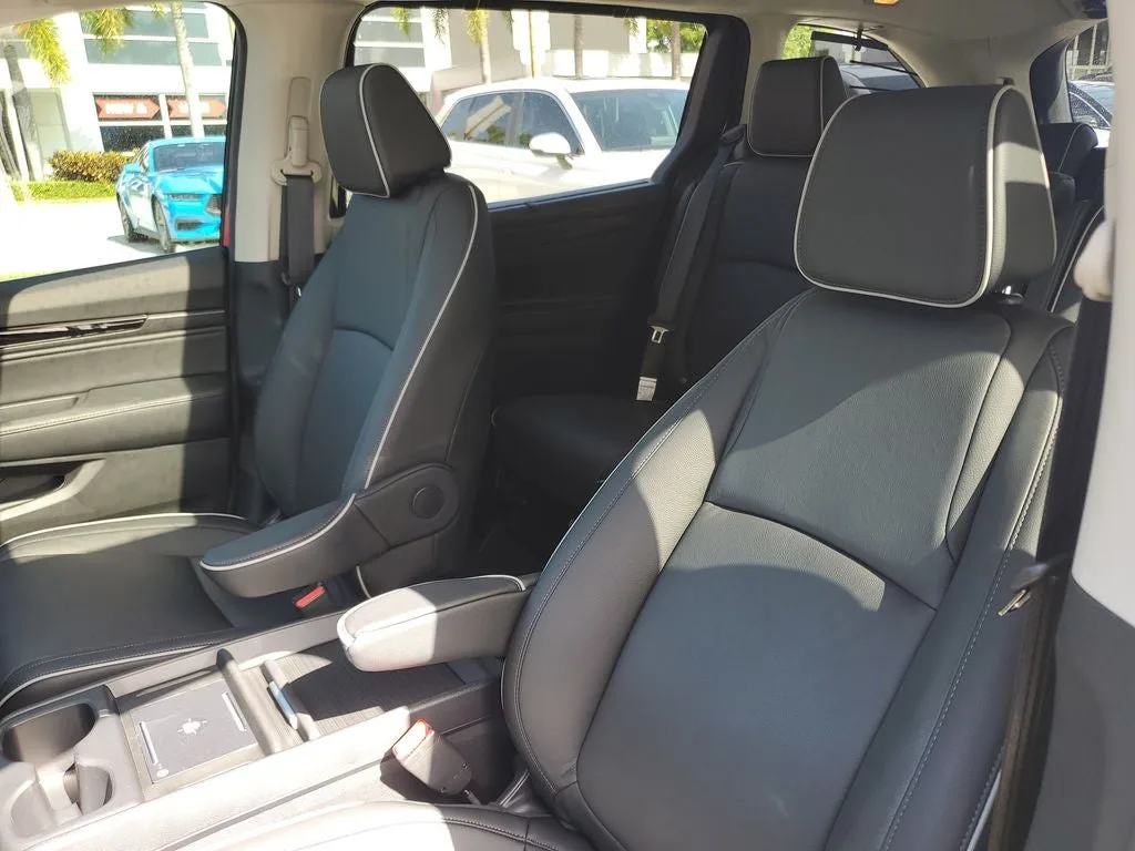 2025 Honda Odyssey Touring photo 21