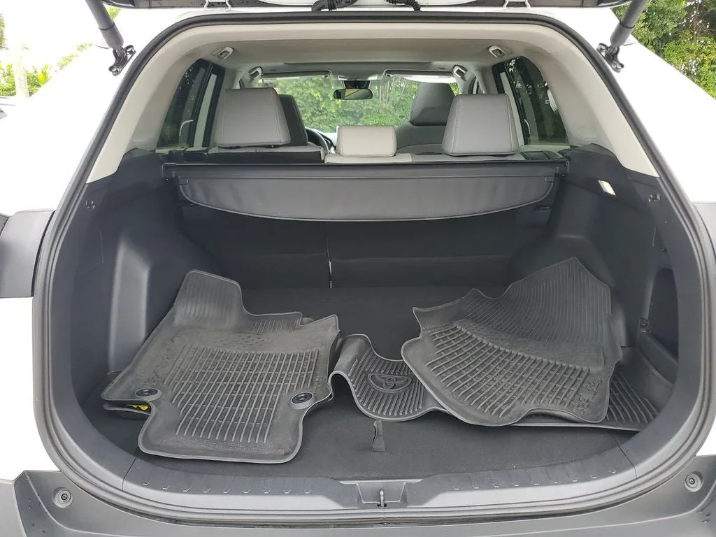 2024 Toyota RAV4 XLE Premium photo 10