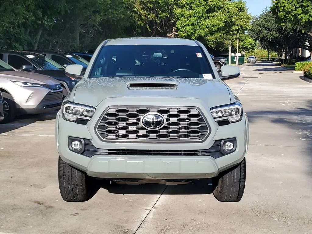 2023 Toyota Tacoma TRD Sport V6 photo 2