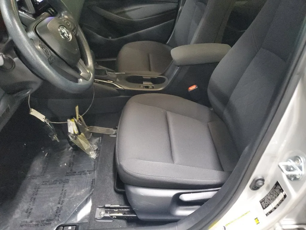 2025 Toyota Corolla LE photo 20