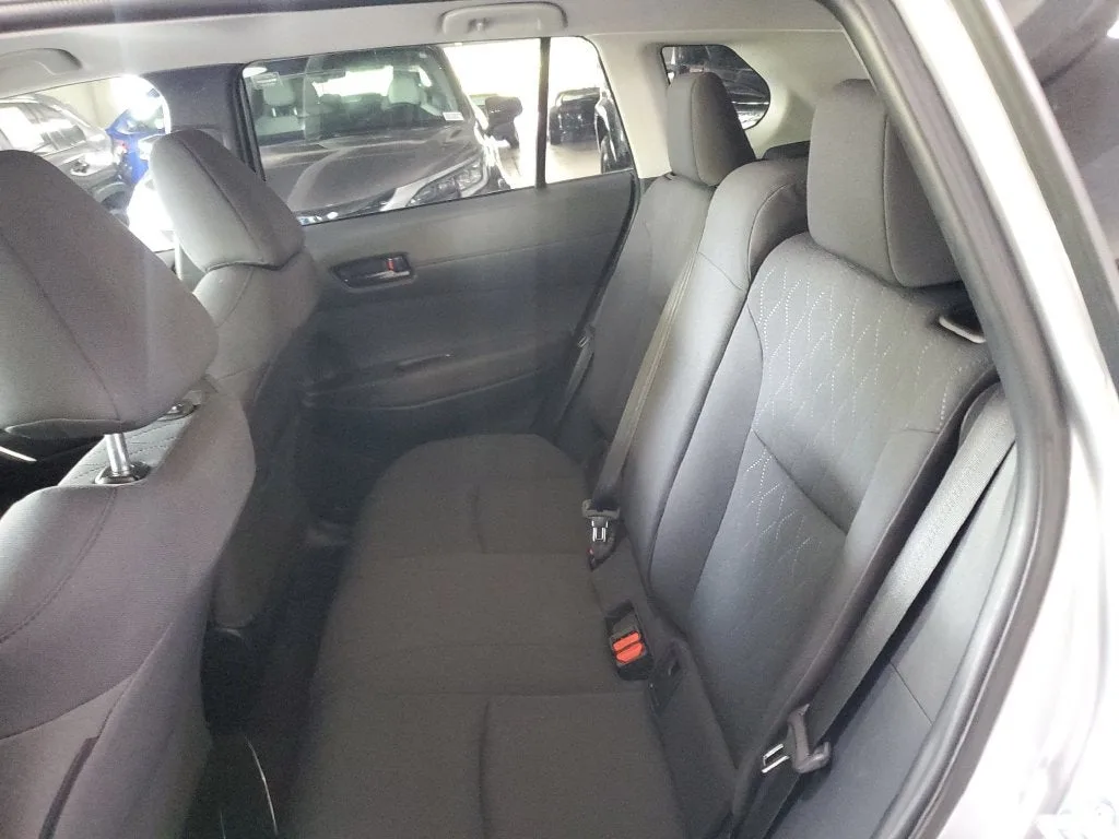 2023 Toyota Corolla Cross LE photo 12