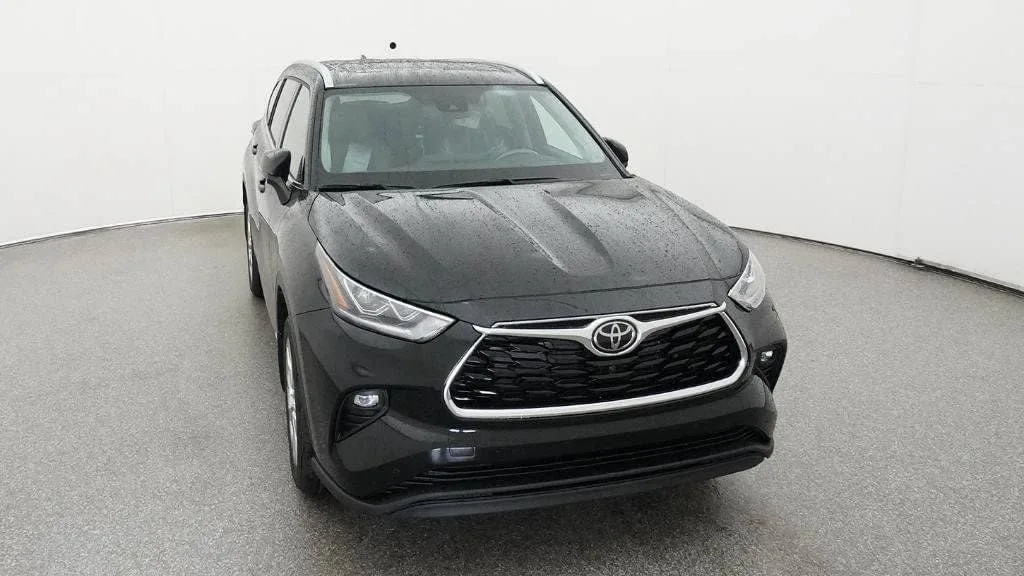 2026 Toyota Highlander Hybrid Limited photo 14
