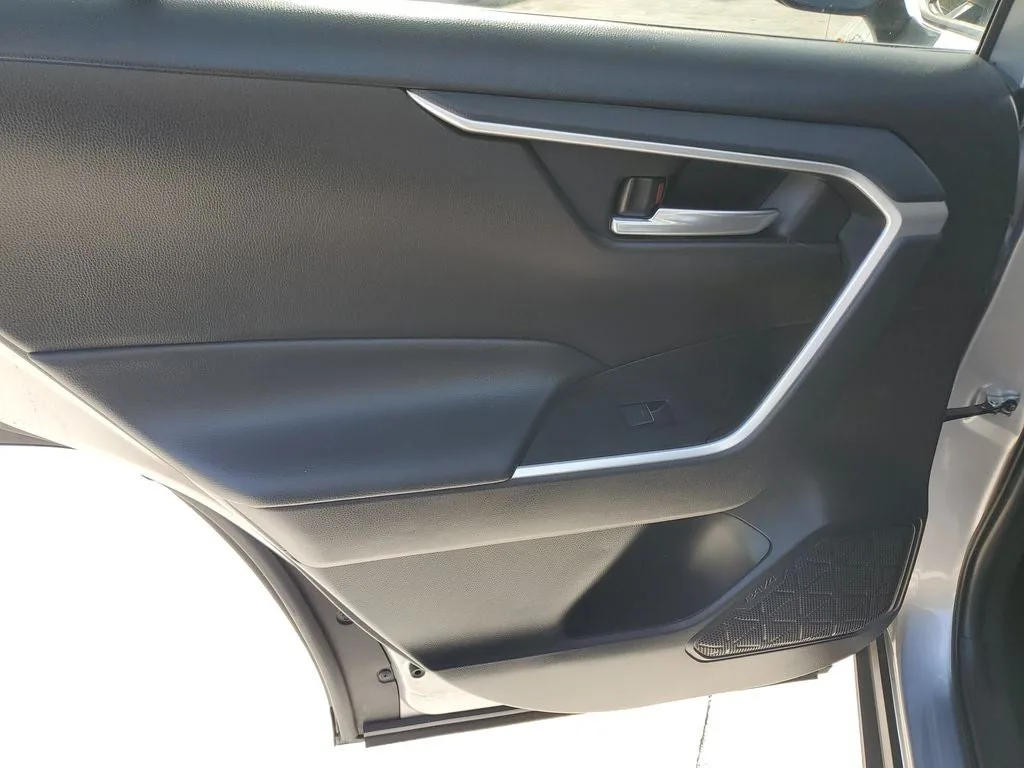 2024 Toyota RAV4 XLE photo 11