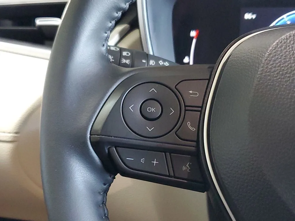 2024 Toyota Corolla Cross XLE photo 23