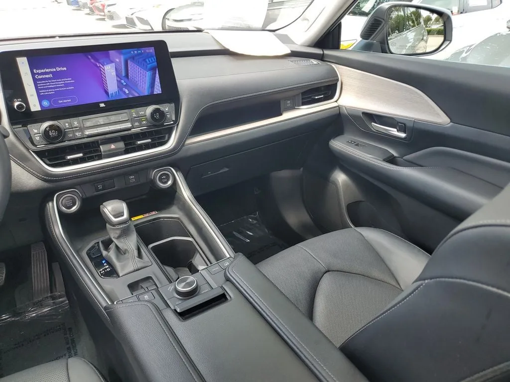 2024 Toyota Grand Highlander Platinum photo 19