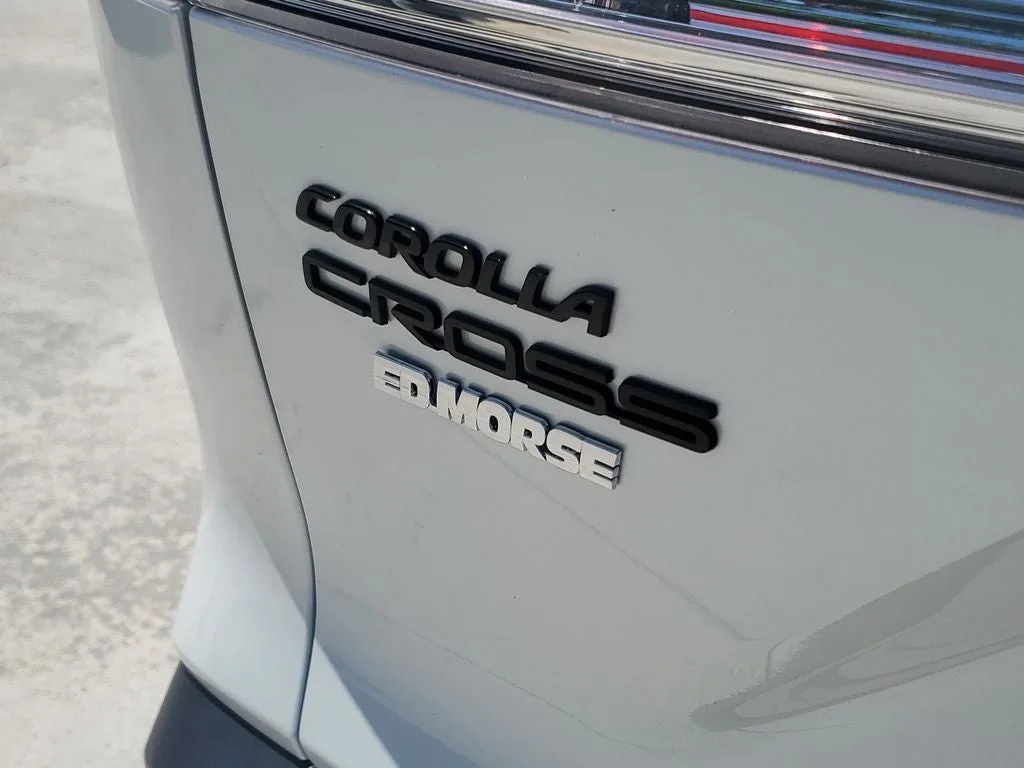 2023 Toyota Corolla Cross Hybrid SE photo 9