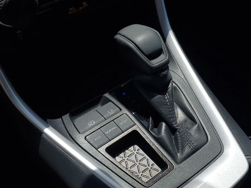 2024 Toyota RAV4 LE photo 29