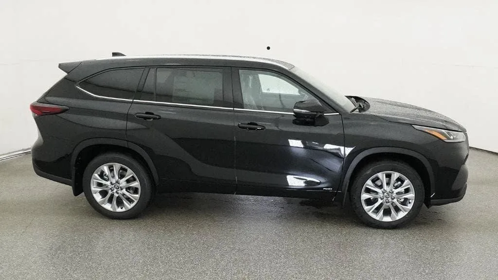 2026 Toyota Highlander Hybrid Limited photo 11