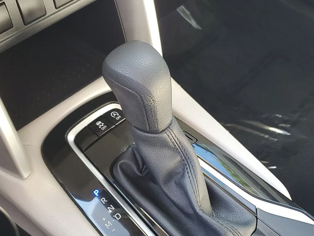 2024 Toyota Corolla Cross L photo 28