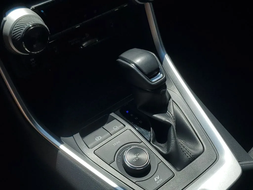 2022 Toyota RAV4 Hybrid SE photo 31