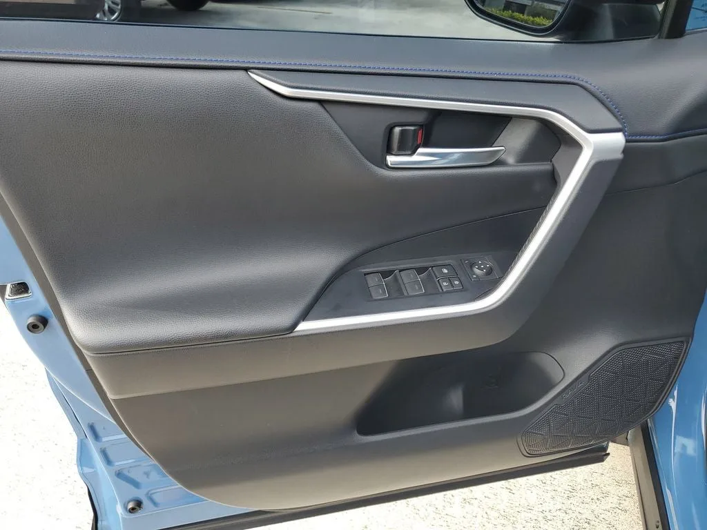 2022 Toyota RAV4 Hybrid XSE photo 19