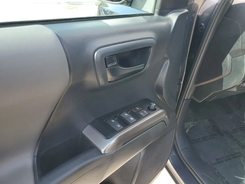 2023 Toyota Tacoma SR5 V6 photo 17