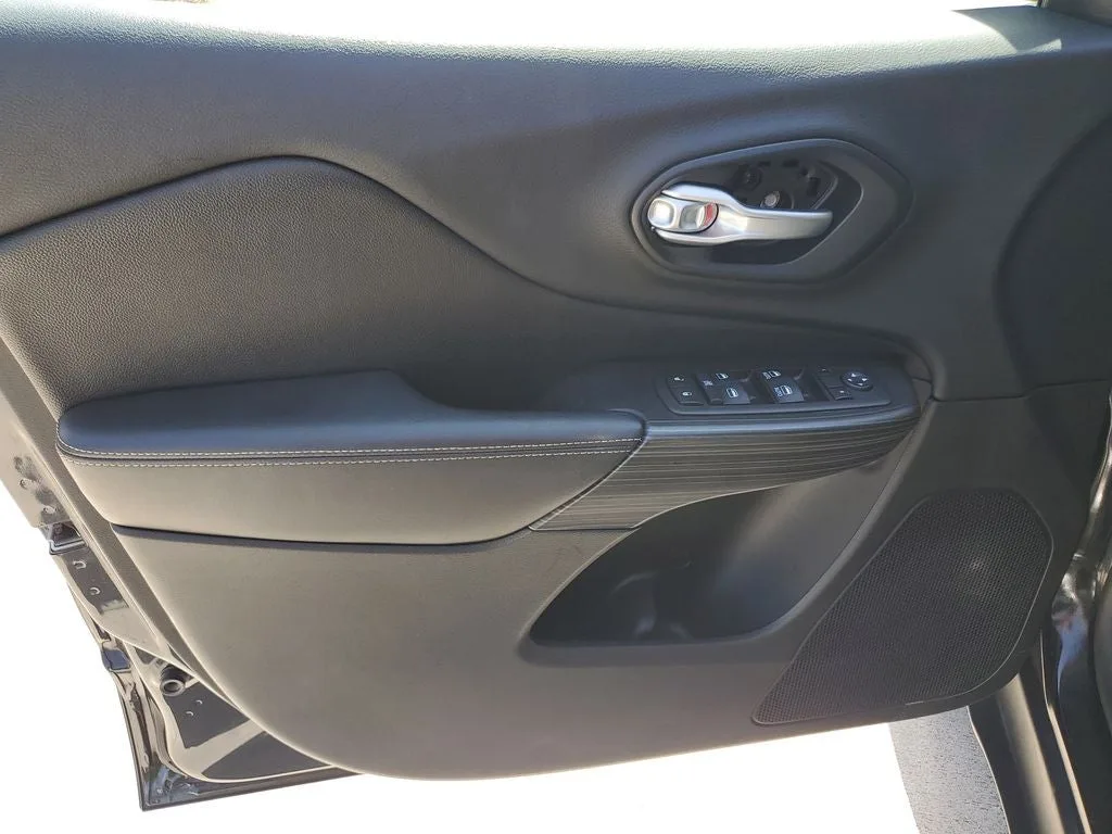 2015 Jeep Cherokee Latitude photo 17