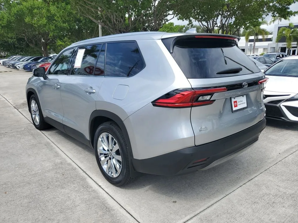 2024 Toyota Grand Highlander Platinum photo 6