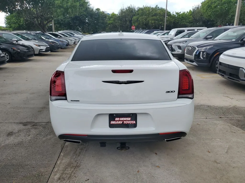 2023 Chrysler 300 Touring photo 5
