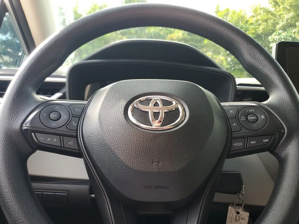 2025 Toyota Corolla LE photo 21