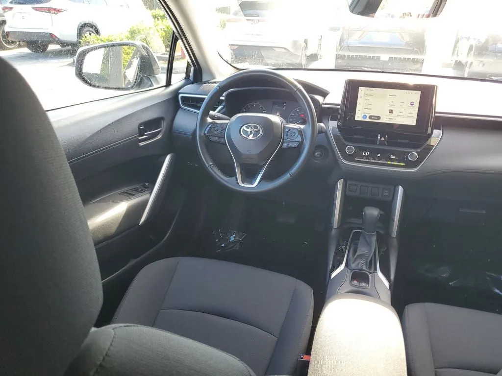2024 Toyota Corolla Cross LE photo 14