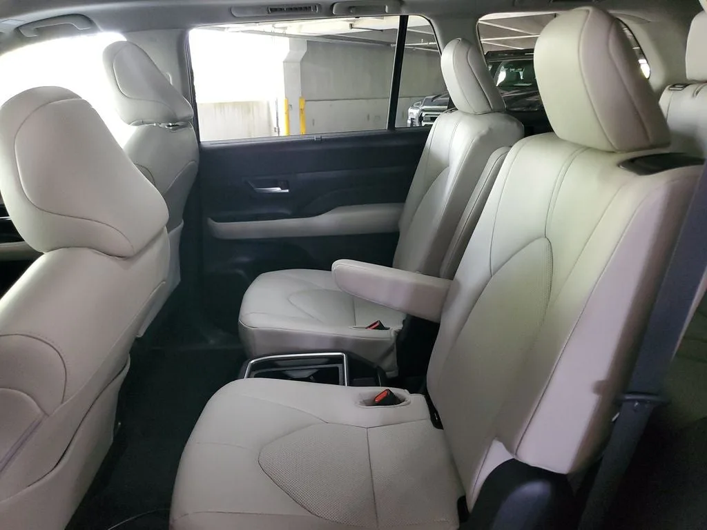 2025 Toyota Grand Highlander Hybrid XLE photo 14