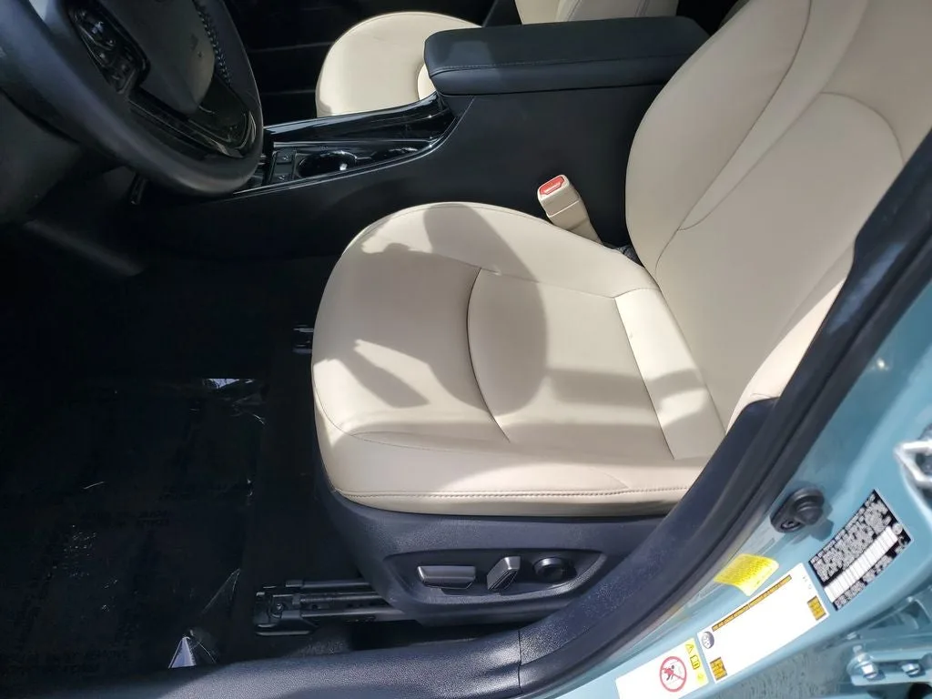 2022 Toyota Prius XLE photo 20