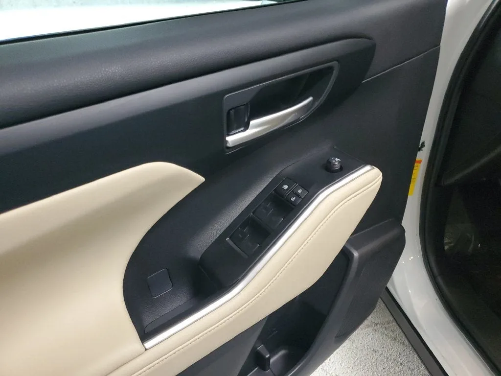 2023 Toyota Highlander XLE photo 21