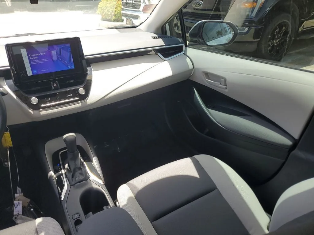 2025 Toyota Corolla LE photo 16