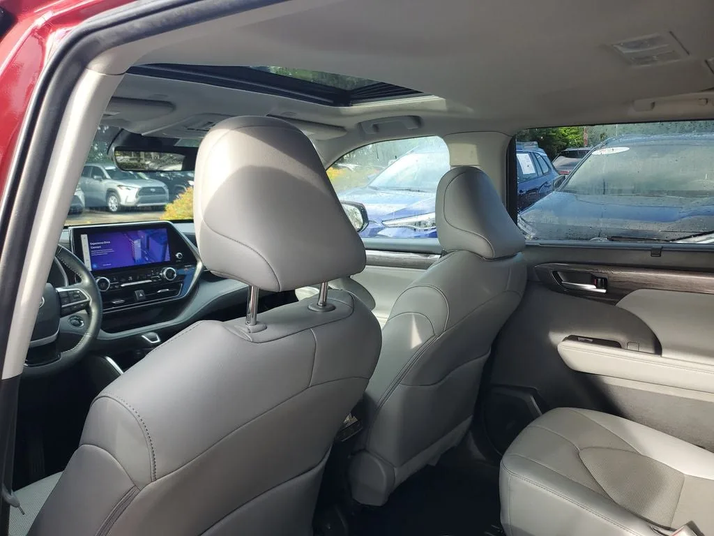 2023 Toyota Highlander Limited photo 14