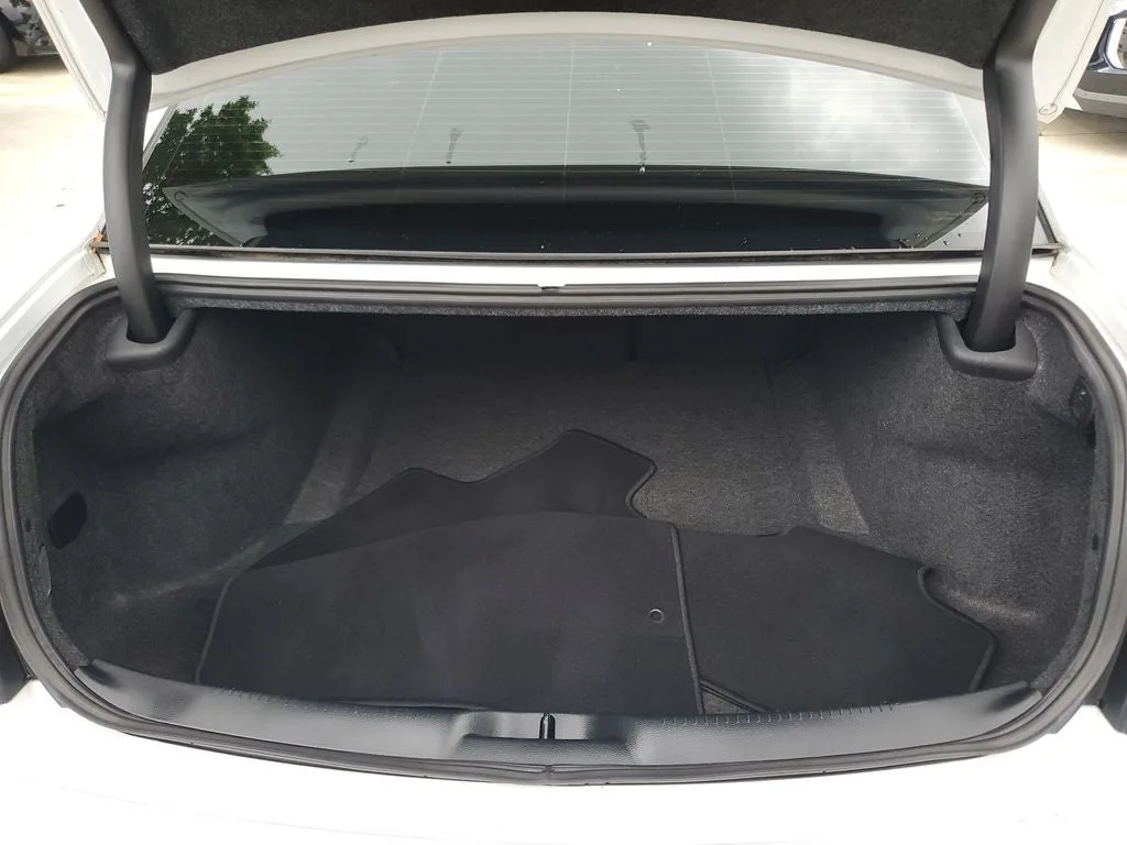 2023 Chrysler 300 Touring photo 9
