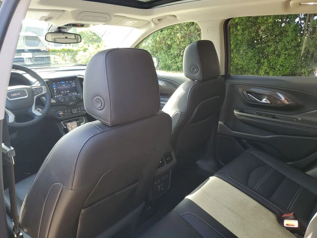 2024 GMC Terrain Denali photo 13