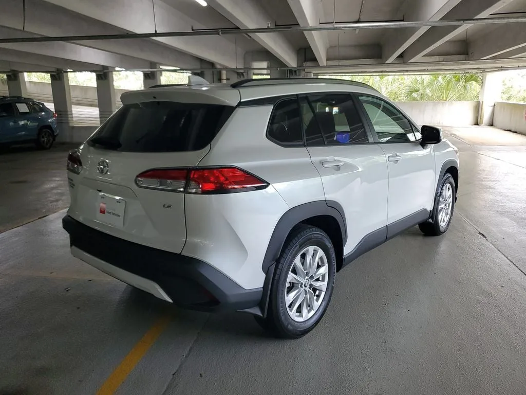 2024 Toyota Corolla Cross LE photo 4