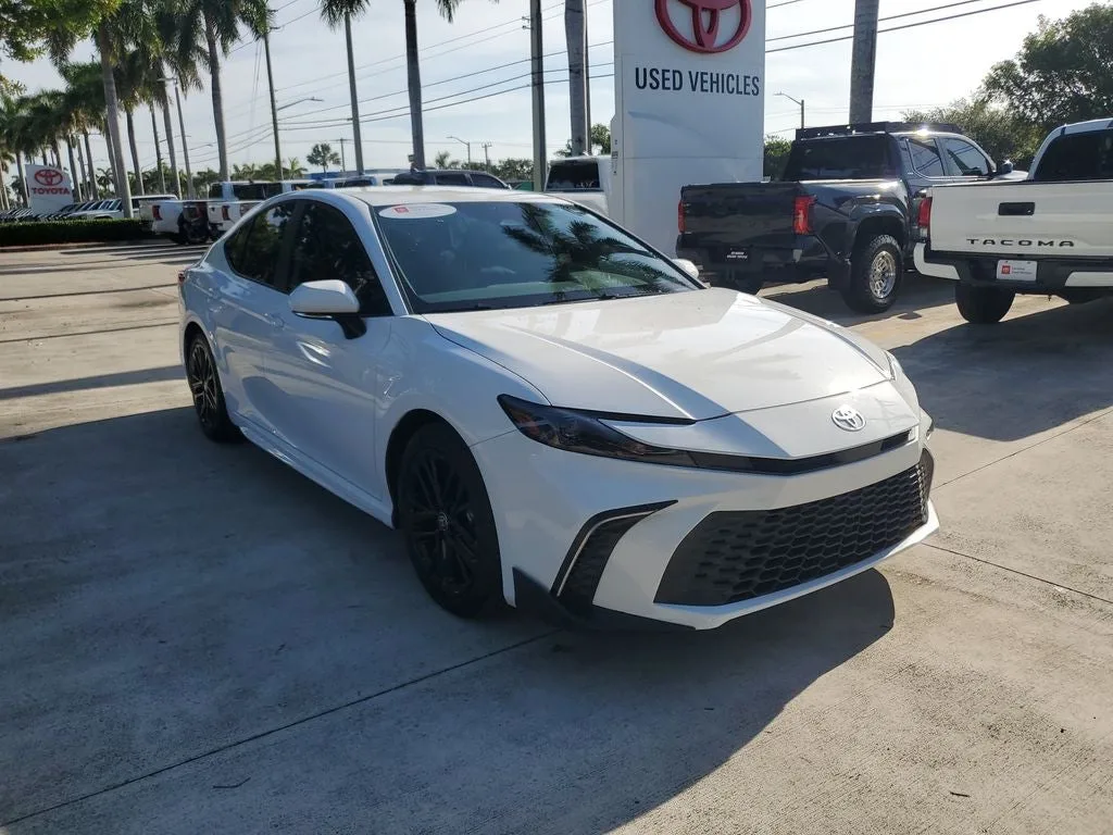 2026 Toyota Camry SE photo 3