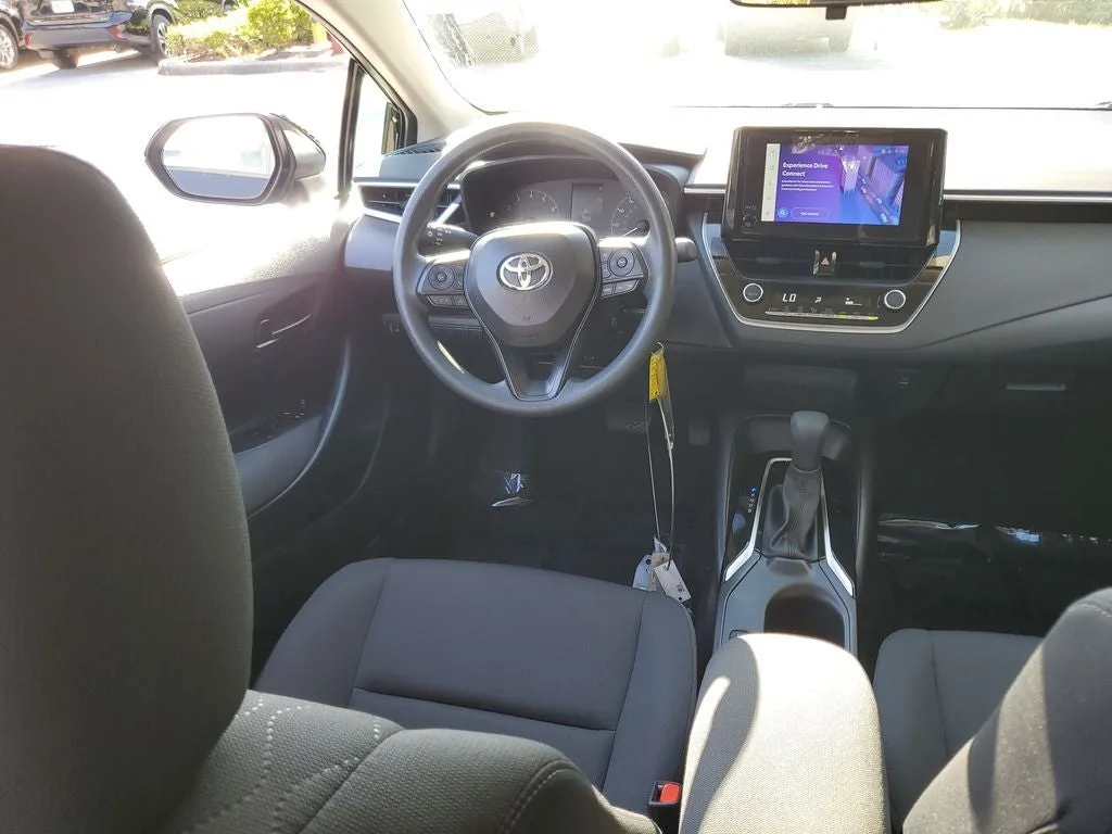 2025 Toyota Corolla LE photo 13