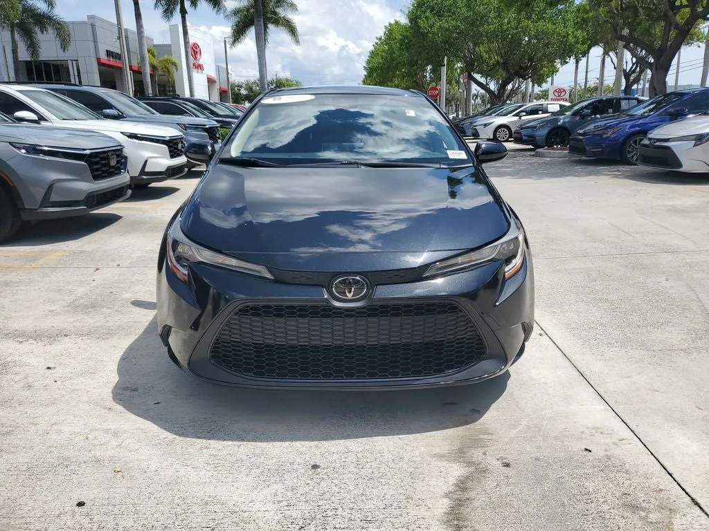 2021 Toyota Corolla LE photo 2