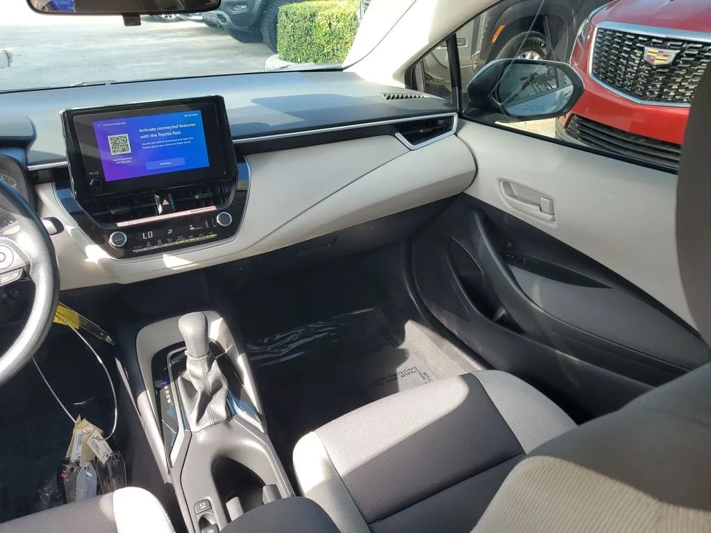 2025 Toyota Corolla LE photo 16