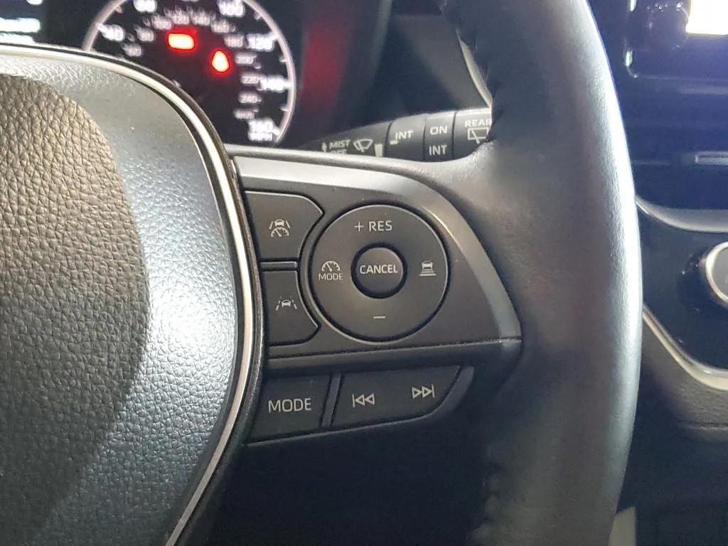 2024 Toyota Corolla Cross LE photo 24
