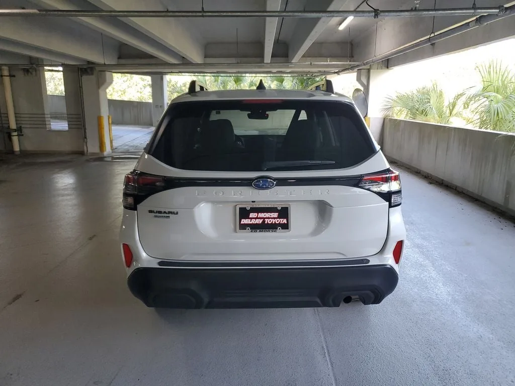 2025 Subaru Forester Premium photo 5