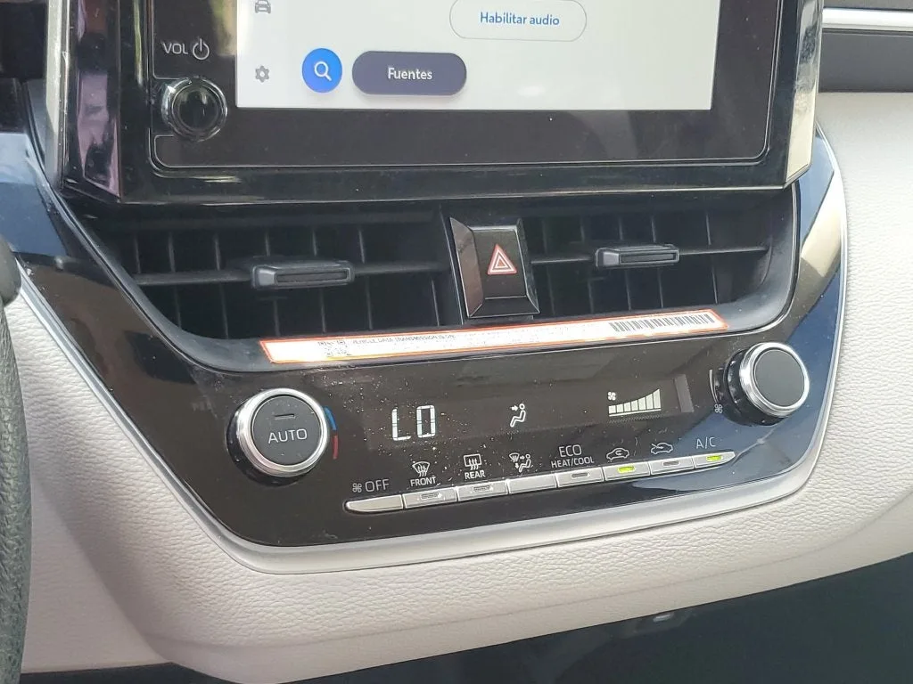 2025 Toyota Corolla LE photo 27