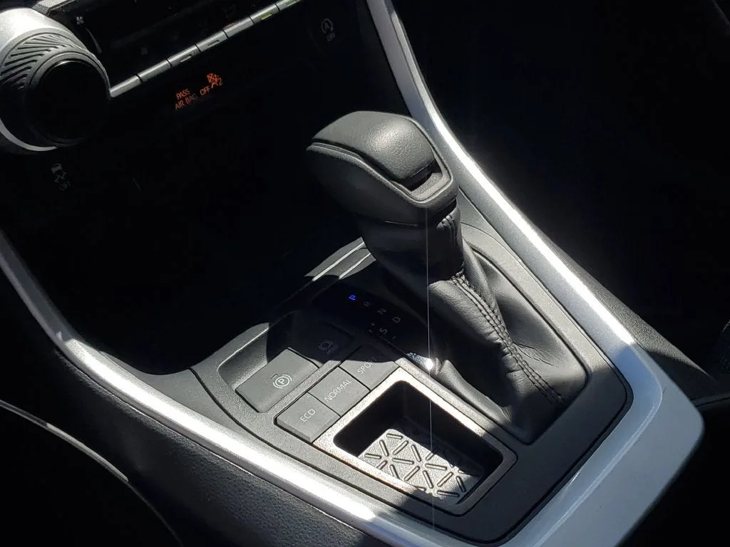 2024 Toyota RAV4 LE photo 28