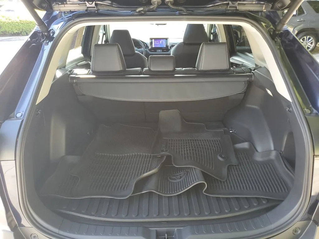 2024 Toyota RAV4 XLE Premium photo 9