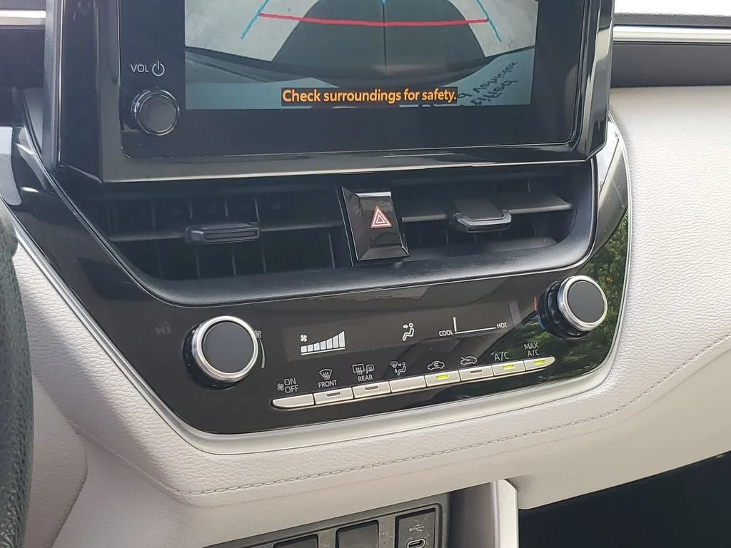 2024 Toyota Corolla Cross L photo 27
