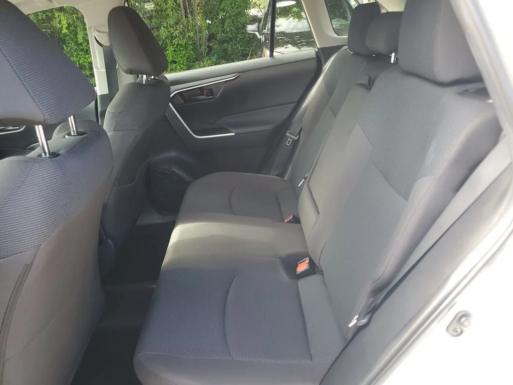 2025 Toyota RAV4 Hybrid LE photo 12
