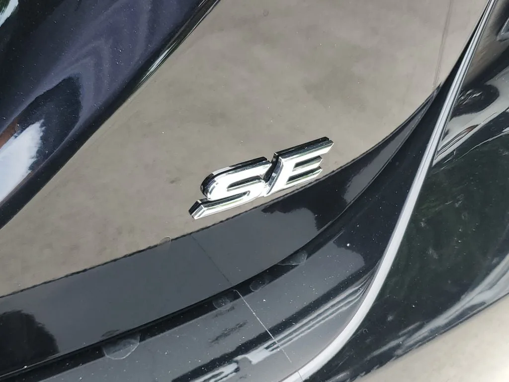 2024 Toyota Camry SE photo 8