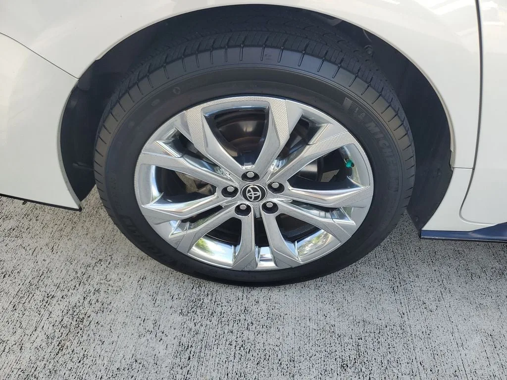 2023 Toyota Sienna Platinum 7 Passenger photo 7