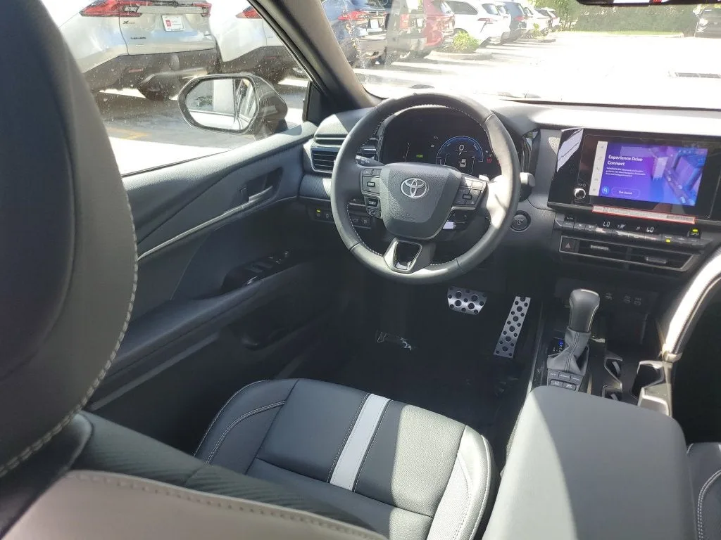 2026 Toyota Camry SE photo 13