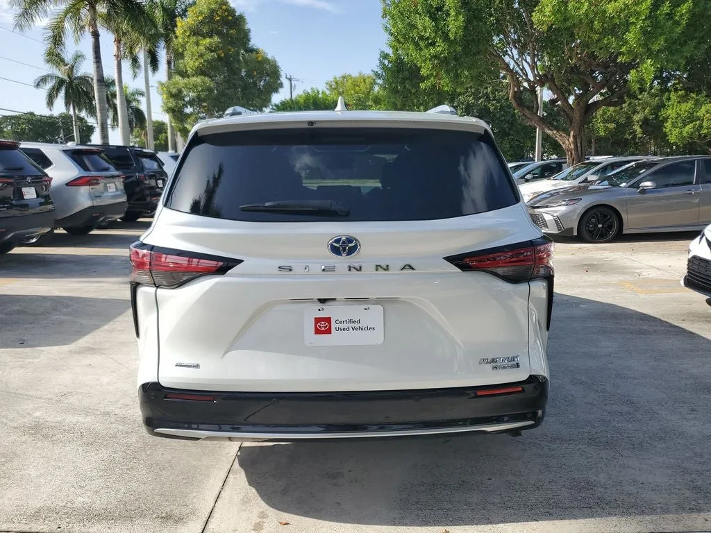 2023 Toyota Sienna Platinum 7 Passenger photo 5