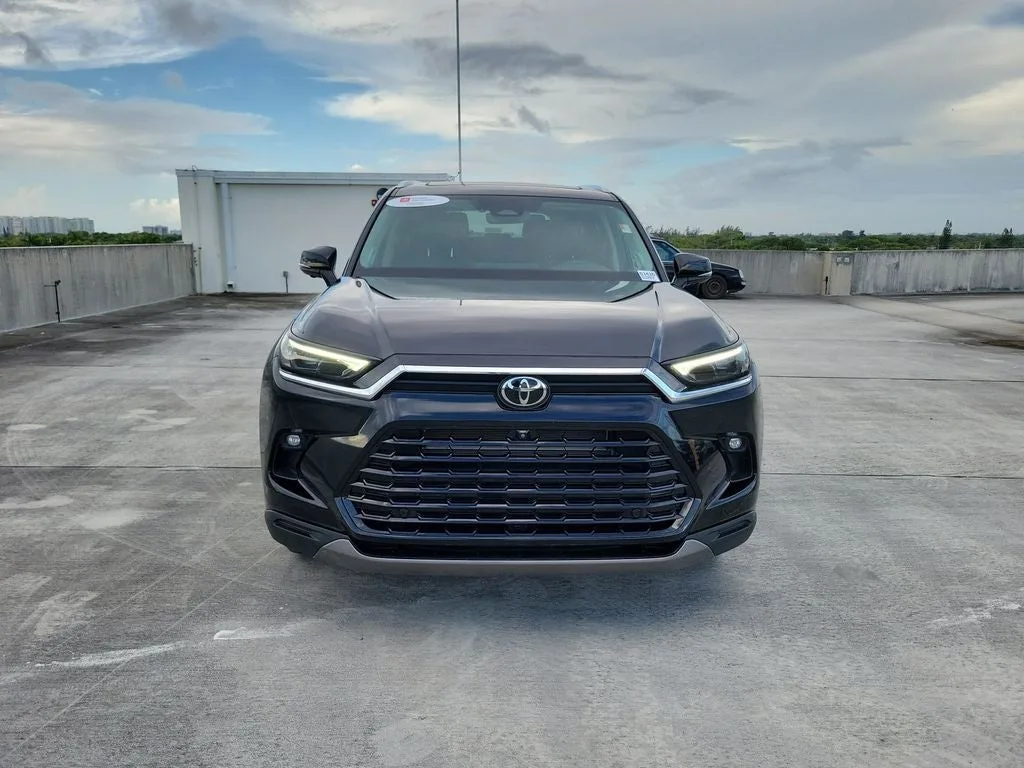 2025 Toyota Grand Highlander Hybrid Limited photo 2