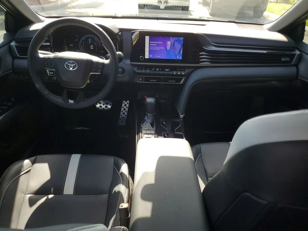 2025 Toyota Camry SE photo 13