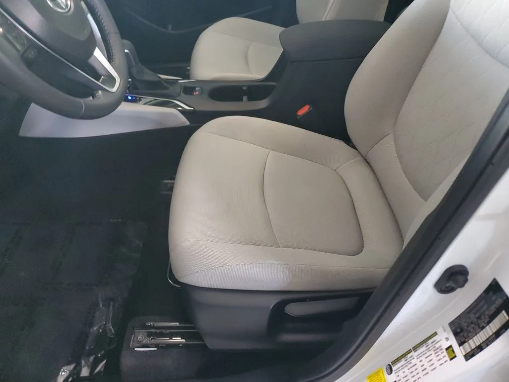 2024 Toyota Corolla Cross LE photo 20