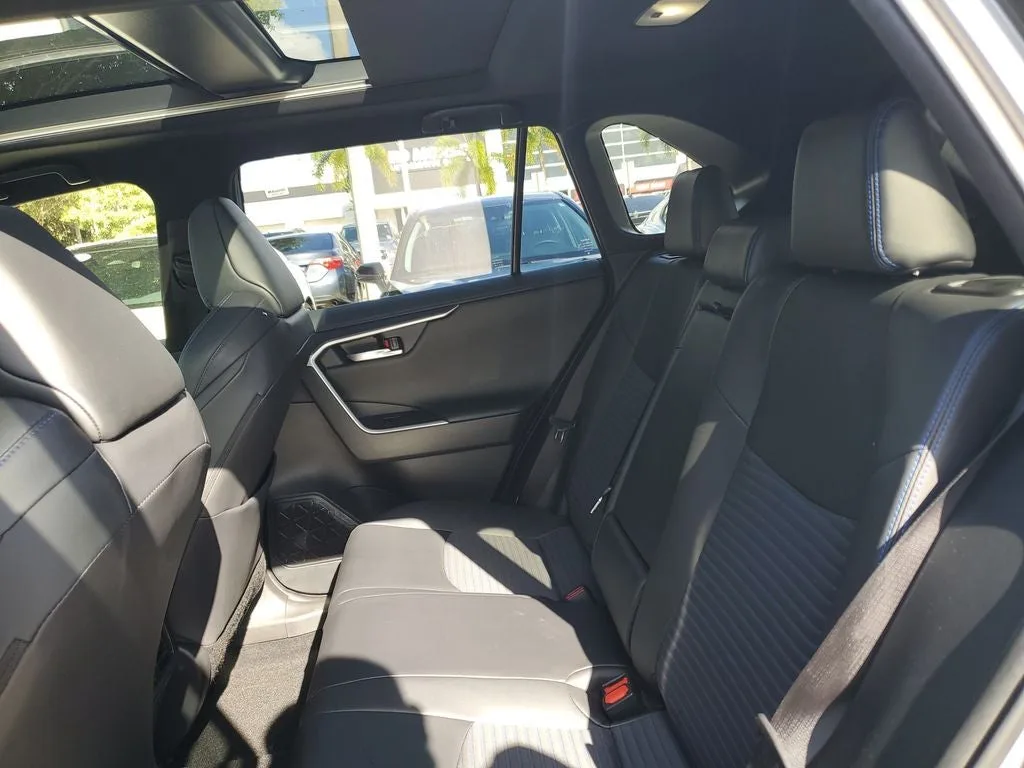 2024 Toyota RAV4 Hybrid XSE photo 13