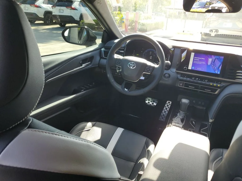 2025 Toyota Camry SE photo 12
